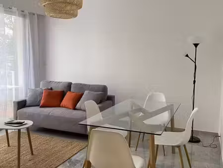 t2 meublé avec terrasse et jardin privatif