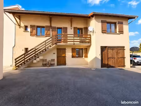 immeuble 90 m² colombier saugnieu