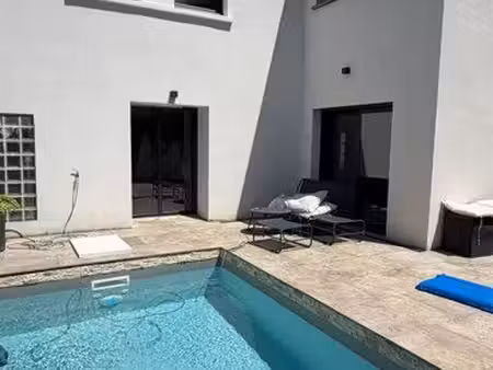 superbe villa contemporaine avec piscine – belles prestations – emplacement idéal