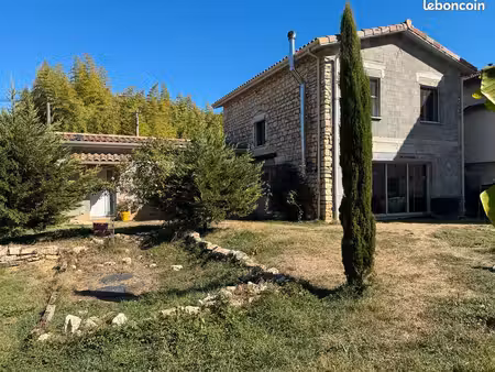bâtisse du xviiiᵉ rénovée avec élégance — bien rare à lucenay