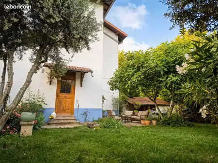 particulier vend maison des années 30 avec jardin dans une impasse privée à villeurbanne