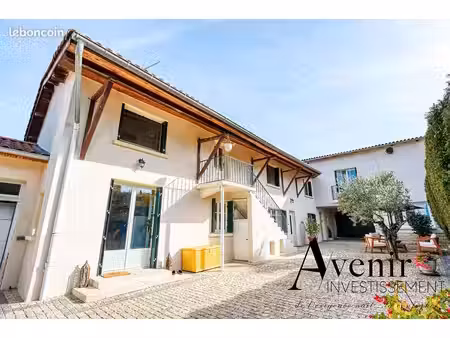 propriété 8 pièces 210 m²