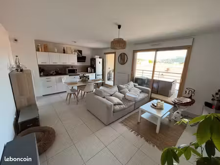 appartement très bon état t3 de 67 m² avec terrasse et parking sécurisé