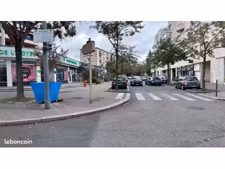 local commercial à louer – plein centre-ville