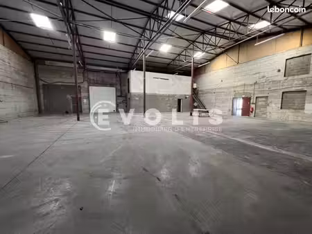 local d'activité 1 338 m²