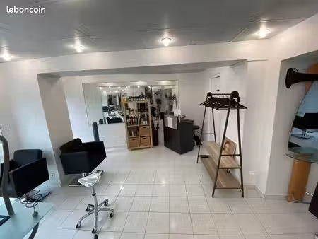 salon de coiffure ou autre commerce sauf nuisance