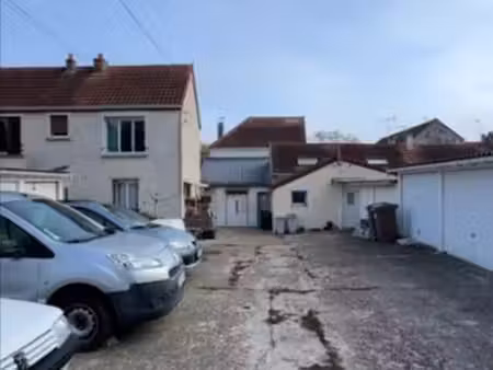 investissement -evry - ensemble immobilier 6 logements + 17 boxs + hangar