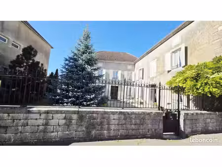 maison 8 pièces 270 m²