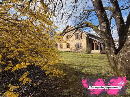 maison 6 pièces 325 m²
