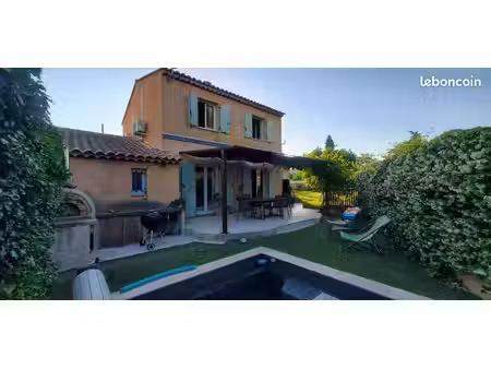 maison 100m²  3 chambres  terrasse piscine  proche centre et écoles