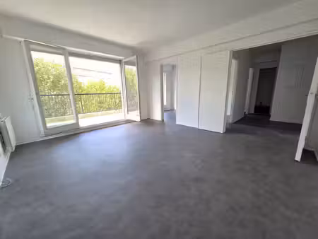2 pieces avec terrasse - parking en sous-sol et cave - face
