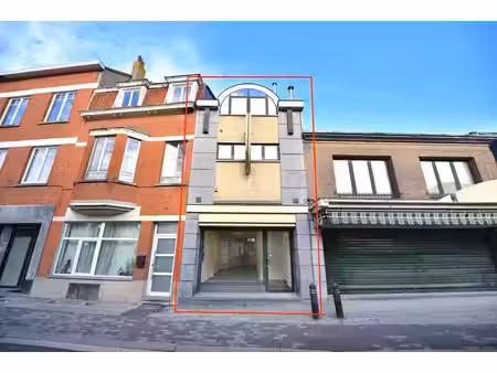 magnifique commerce / bureau + entrepôt  entièrement rénové