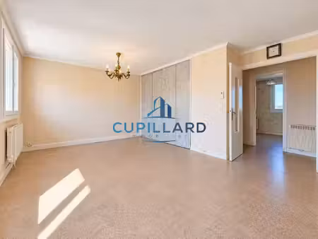 roanne appartement de 60 m2 avec balcon  cave et garage