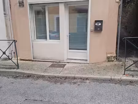 studio 26 m2 avec cave centre village