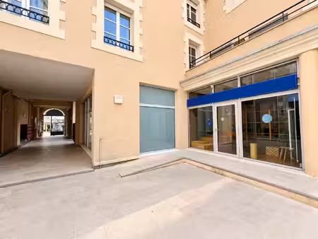 local commercial rue carnot