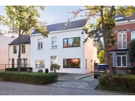 gezinswoning te huur nabij centrum brasschaat!