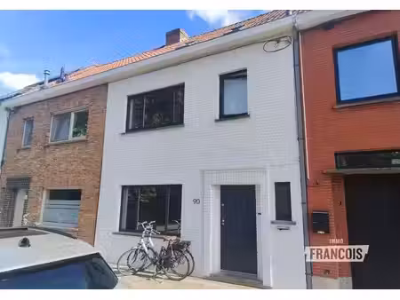 magnifique maison rénovée comprenant 2 salles de bains et 3…