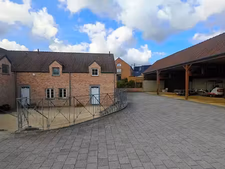 superbe maison 3 façades  3ch  1sdb  caves  peb a