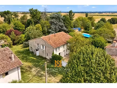 ancienne ferme sur 8700m2 de terrain arboré