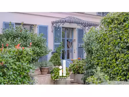 fontainebleau - quartier chateau- rue elegante et au calme - maison de caractere de 177 m²