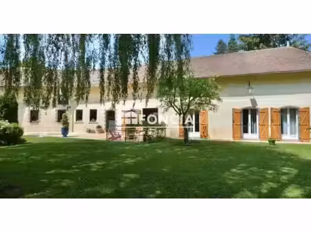 5' dreux  dans un écrin de verdure. trés bel environnement. village prisé avec écoles et p