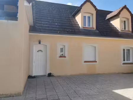 maison de 2007 avec quatre chambres et un bureau