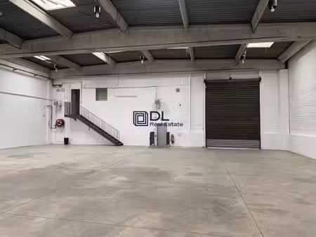 location entrepôt palaiseau 91120 451m²