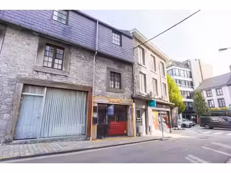 surface commerciale de ± 75 m² en plein centre de ciney