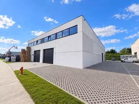 recente kmo unit (350 m²) met mezzanine (72 m²) + parking