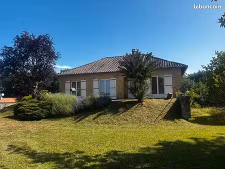 à vendre maison à 500m du joli village de carlux dans le périg