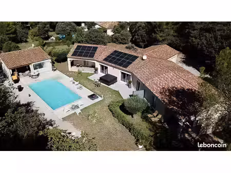 villa 8 pièces 240 m²