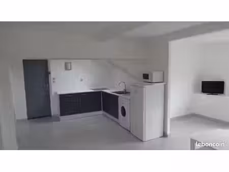 appartement f2 meublé et équipé avec terrasse