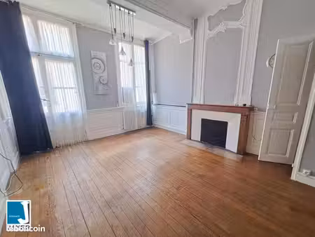 appartement 1 pièce 61 m²