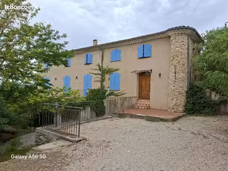 appartement t4 de 87 m² dans maison de campagne à tourves