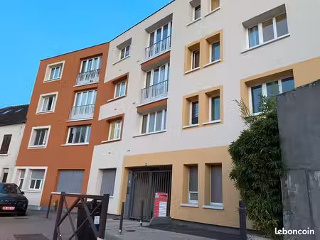 appartement à louer f1 26m2 dans une rue calme proche rer massy-palaiseau avec box dans ré
