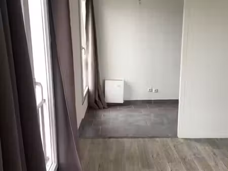 compiègne – studio de 28 m² non meublé  avec parking