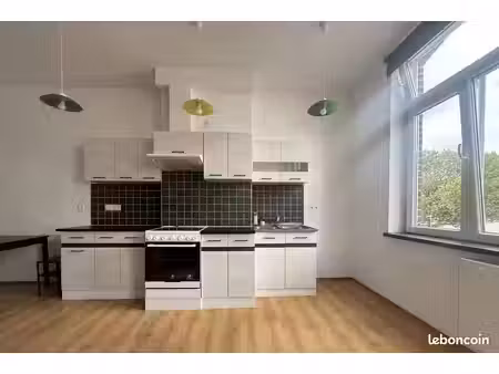 à louer  charmante studette entièrement refaite