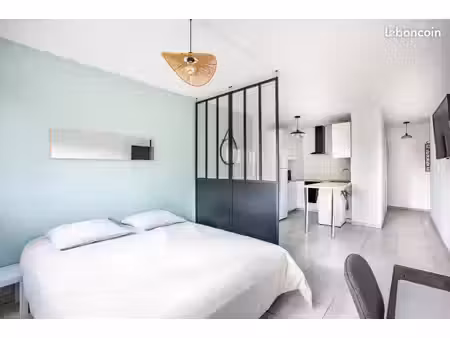 studio meublé de 30 m² rénové et meublé  avec parking sécurisé  idéal étudiant ou jeune ac