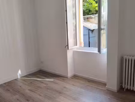 appartement t2 rdc plein centre petit jardin