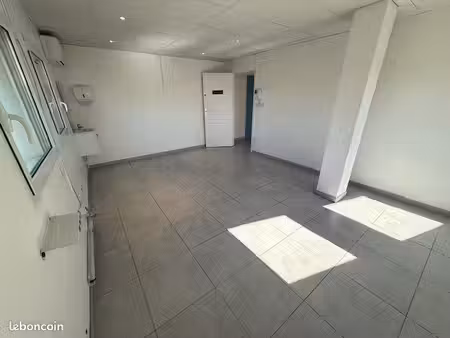 local 43 m²