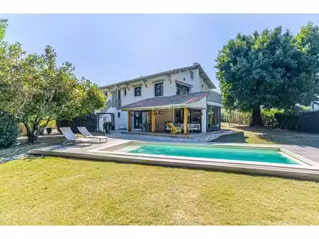 maison de luxe à vendre dans le quartier aiguillon-port