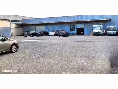 garage automobile vente de vo vu carrosserie et entretien comprenant 1 grand parking 1 stu