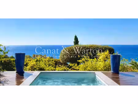 villa avec piscine et terrasse carqueiranne (83)