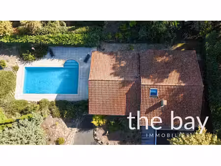 villa 3 chambres avec piscine sur 810 m2 de terrain