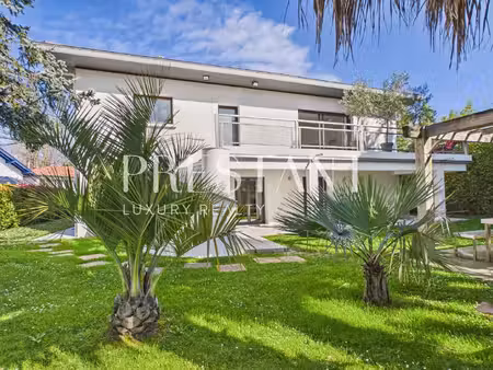 maison familiale de 213 m² complètement rénovée - mairie d'anglet