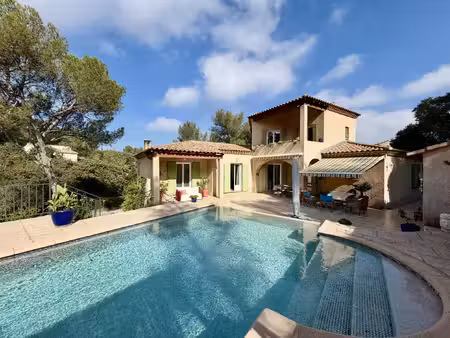 nîmes camplanier  belle villa t5 avec piscine sur terrain de