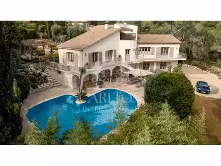 élégante villa provençale à roquefort-les-pins avec piscine chauffée et aperçu mer