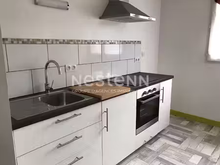 appartement t2 au coeur de landerneau avec balcon et place de parking