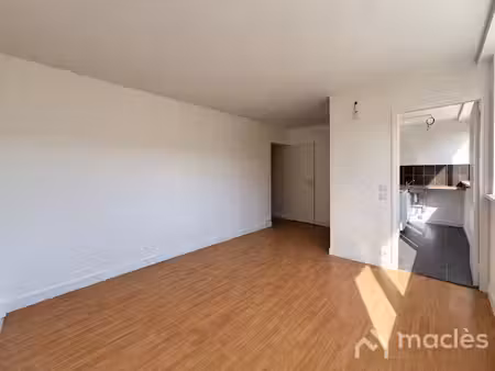 studio de 24m2 entièrement rénové avec parking et cave
