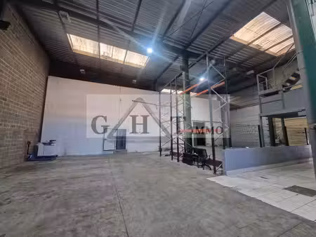 a louer 800 m² entrepot bureaux a stains
